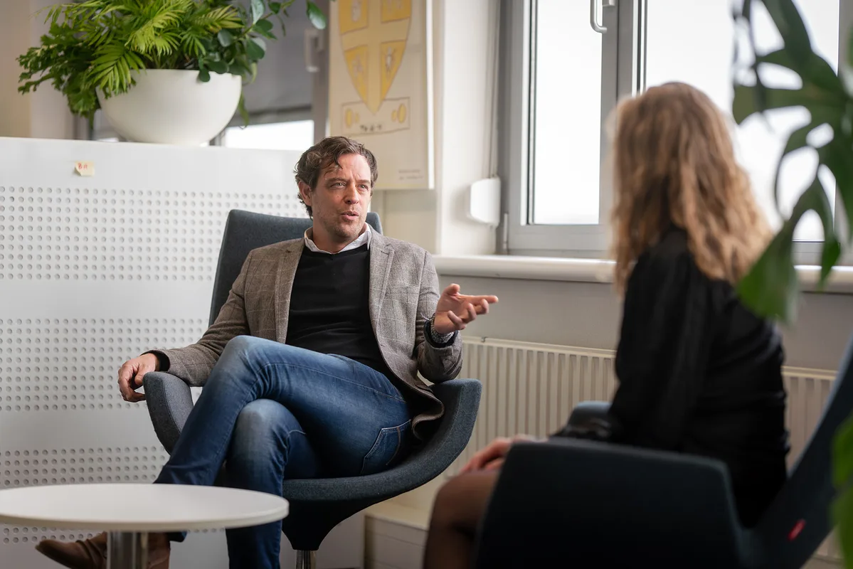 Een oefengesprek tussen twee deelnemers